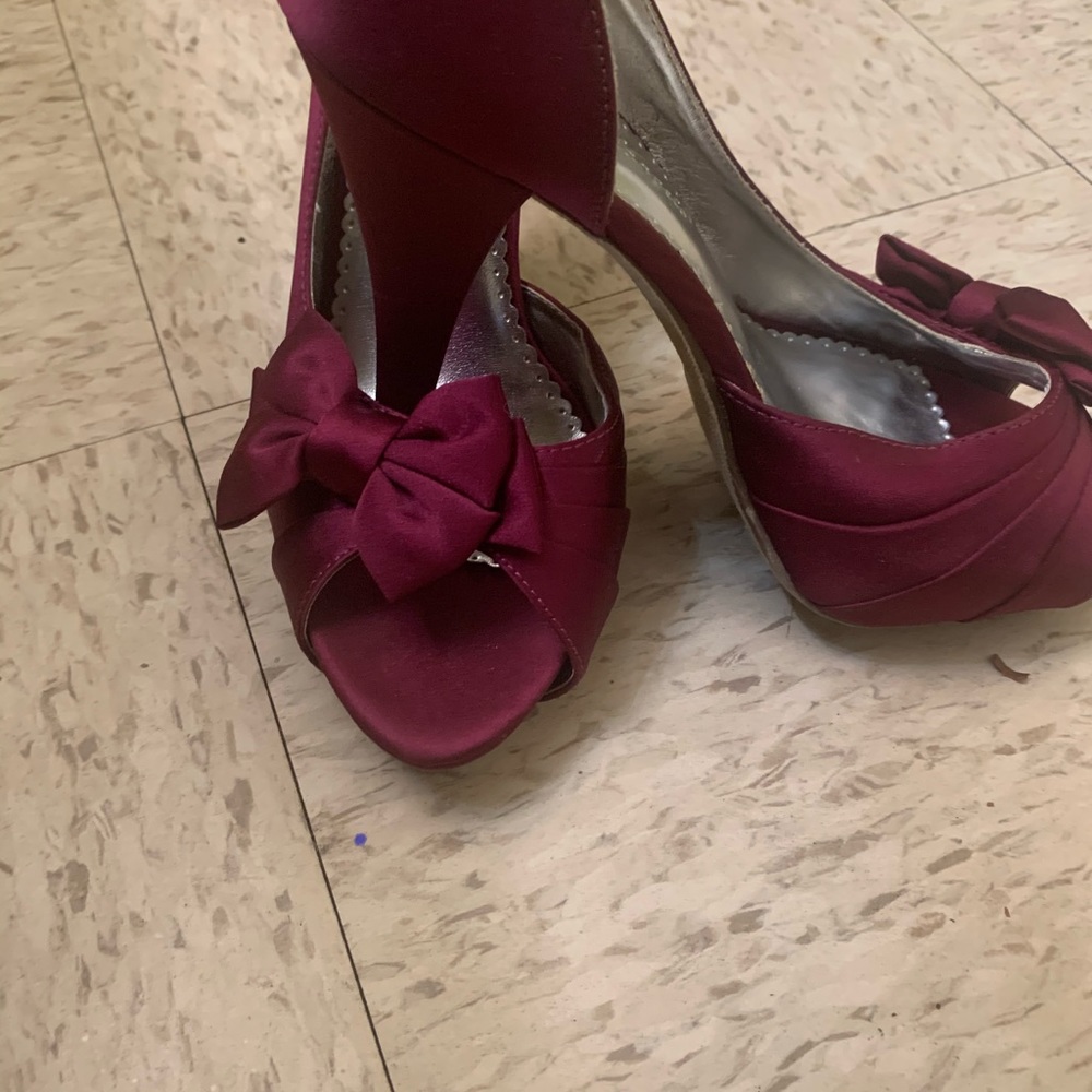 Heels - Picture 3 of 3